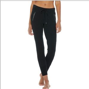 ALO YOGA women’s urban Moto sweatpant, black